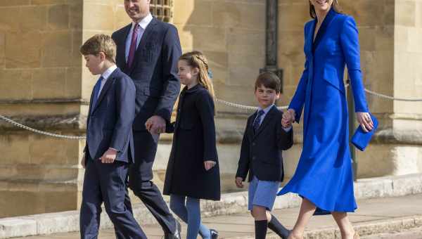 «Улыбается как Шарлотта!»: детское принцессы Дианы с семьей растрогало британцев