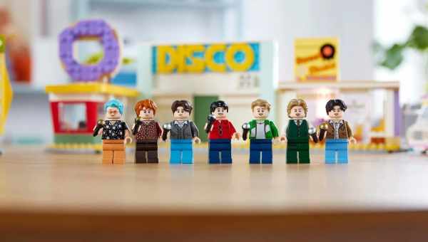 Компания LEGO представляет второй набор по мотивам сериала «Друзья»